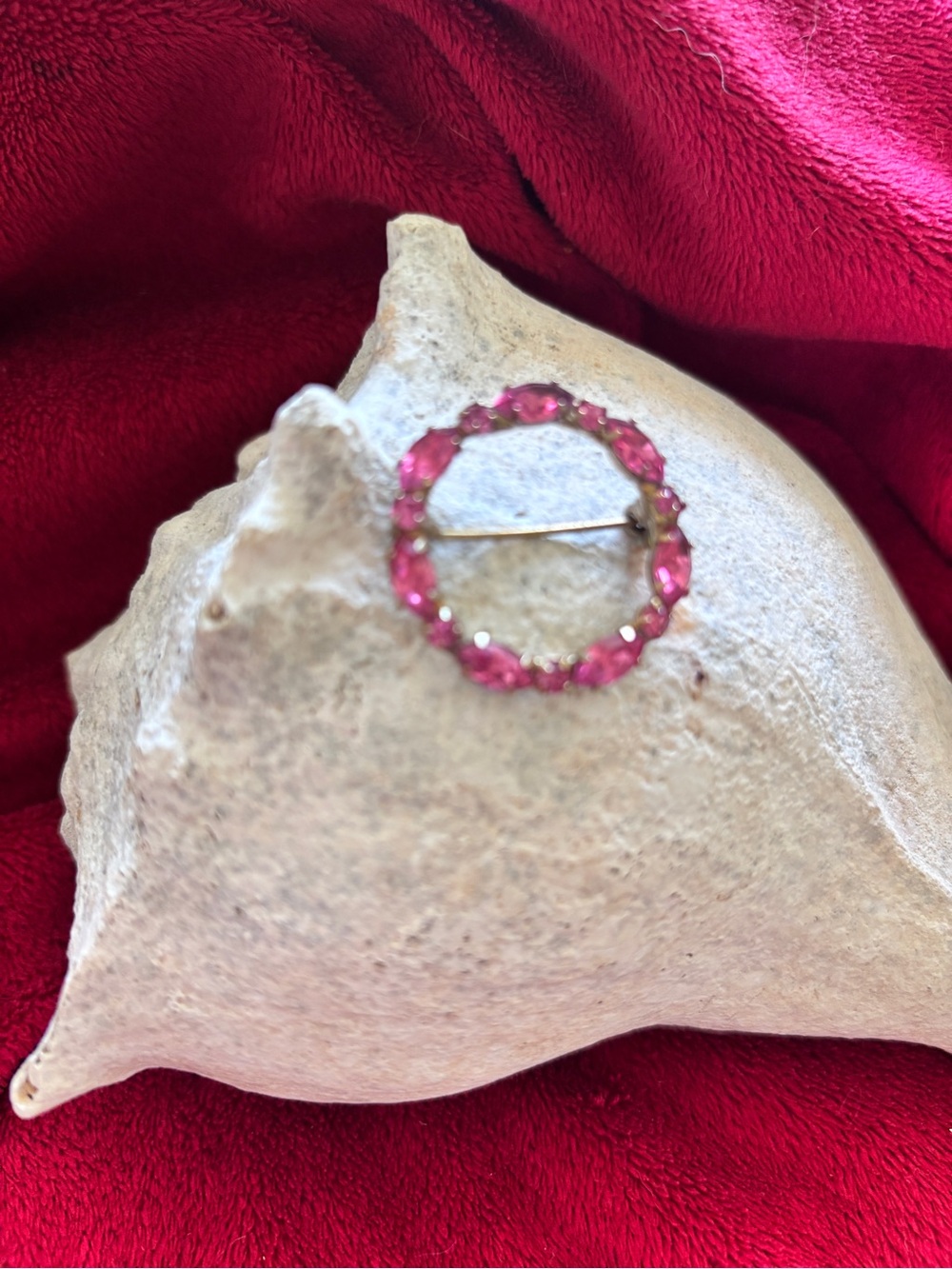 Vintage 1” Pink Crystal Circle Brooch Gold Tone - Women Jewelry